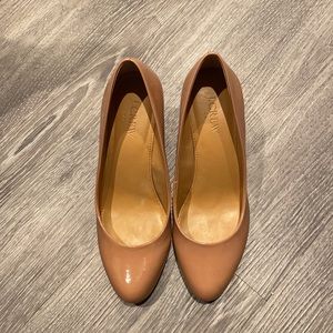 Nude patent leather wedges